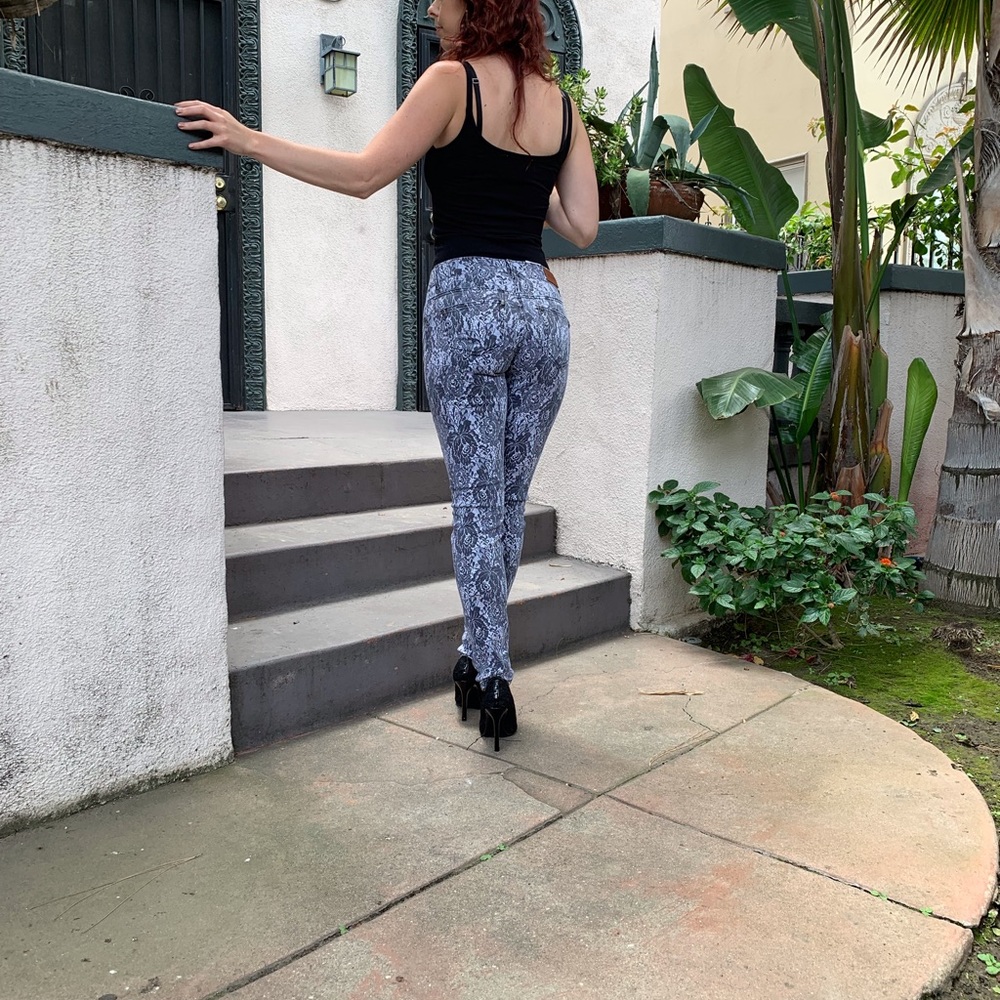 NWT Skinny Jeans 🌟HP 11/3 Best in Jeans 🌟 - Picture 2 of 7